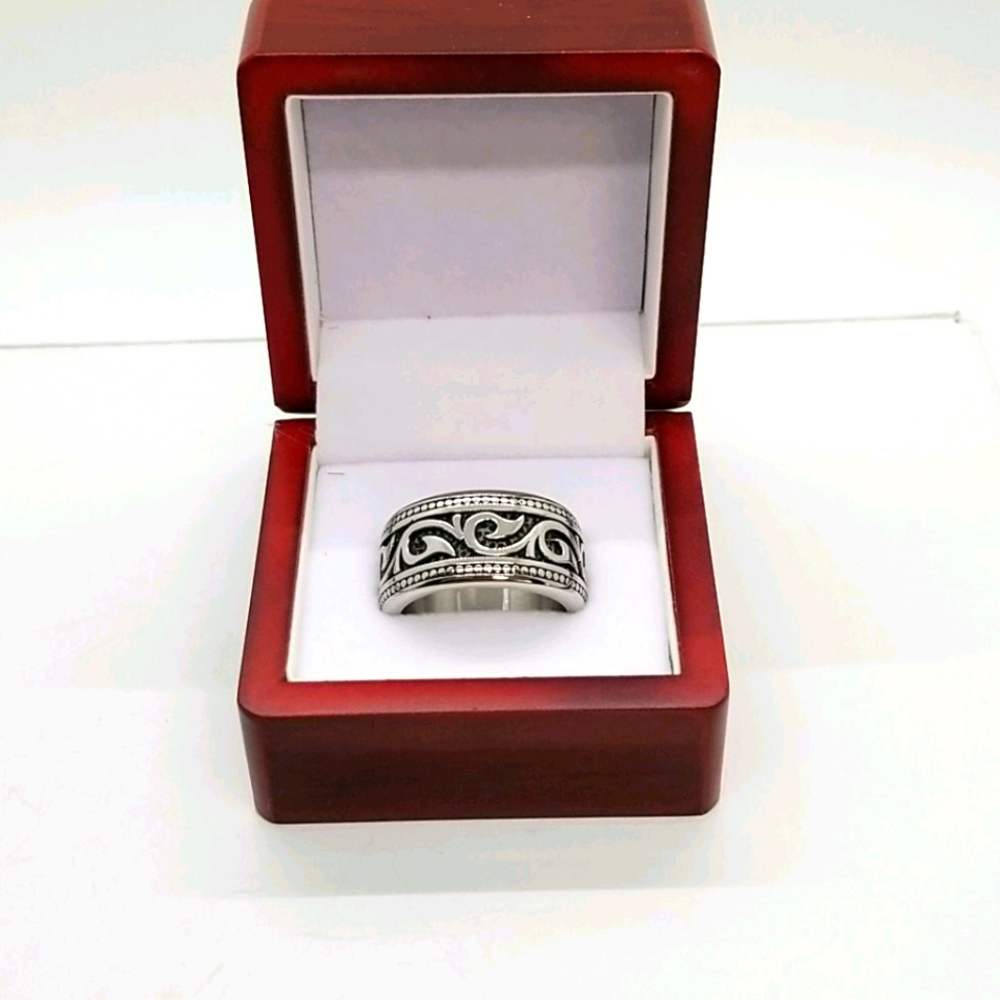 Mans Ring very heavy. STAR OF SHOW!!